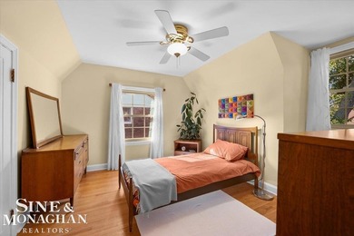 Meticulously cared for and rich in keeping of its 1930s design - photo 30