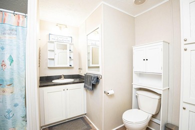 Welcome to this charming 2-bedroom, 1-bathroom manufactured home - photo 10