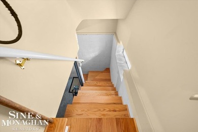 Meticulously cared for and rich in keeping of its 1930s design - photo 33