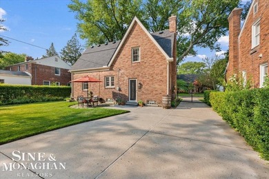 Meticulously cared for and rich in keeping of its 1930s design - photo 38