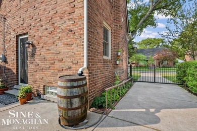 Meticulously cared for and rich in keeping of its 1930s design - photo 39