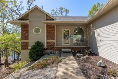 Stunning Lakefront Retreat - Fully Furnished & Nightly Rental - photo 4