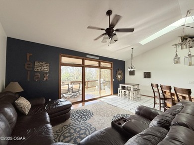 Stunning Lakefront Retreat - Fully Furnished & Nightly Rental - photo 6