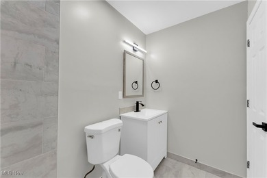 High-End, Move-In Ready Condo in a Highly Sought-After End Unit! - photo 19