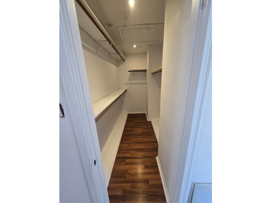 Beautiful, newly renovated 3 bed, 3 bath home with private - photo 25