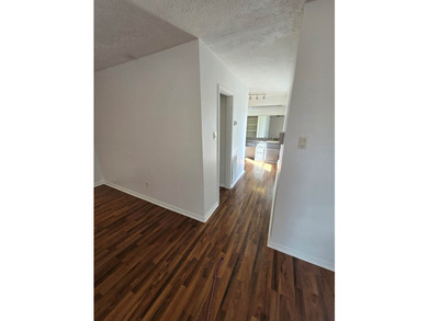 Beautiful, newly renovated 3 bed, 3 bath home with private - photo 28