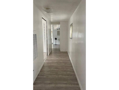 55+ Community. 2 Bed, one bath MH. Large living room and kitchen - photo 3
