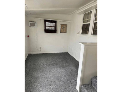 55+ Community. 2 Bed, one bath MH. Large living room and kitchen - photo 10