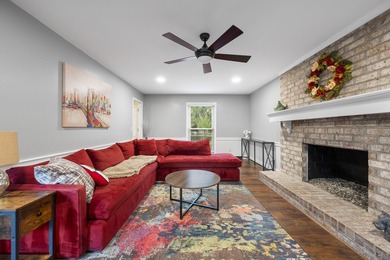 Absolutely stunning 5 bed 3.5 bath in Kings Grant. This stately - photo 12