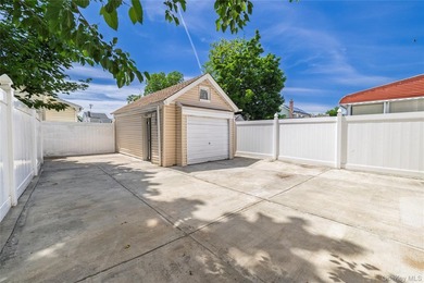 This charming detached Colonial offers the perfect blend of - photo 16