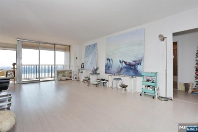 Welcome to your private retreat in the sky at Horizon House - photo 16