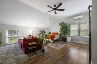 Absolutely stunning 5 bed 3.5 bath in Kings Grant. This stately - photo 17