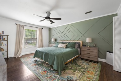 Absolutely stunning 5 bed 3.5 bath in Kings Grant. This stately - photo 19
