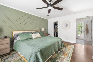 Absolutely stunning 5 bed 3.5 bath in Kings Grant. This stately - photo 20