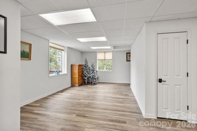 Exquisite Renovated Home on 1.3 Professionally Landscaped Acres - photo 38