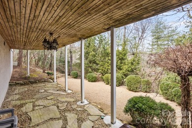 Exquisite Renovated Home on 1.3 Professionally Landscaped Acres - photo 45