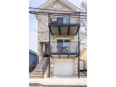 (private lake, pond, coastal) Home For Sale in Bronx New York