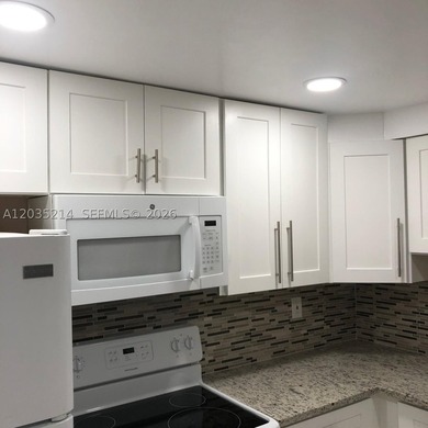 Beautiful 3rd floor unit with stunning canal views from the - photo 16