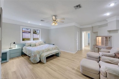Discover an extraordinary waterfront retreat in Naples - photo 16