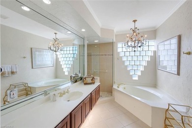 Discover an extraordinary waterfront retreat in Naples - photo 20