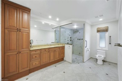 Discover an extraordinary waterfront retreat in Naples - photo 21