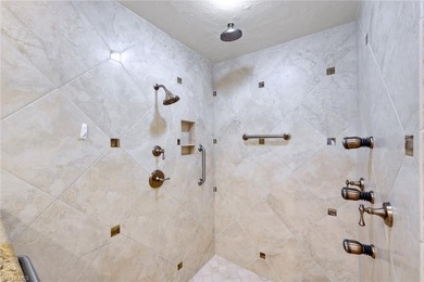 Discover an extraordinary waterfront retreat in Naples - photo 22