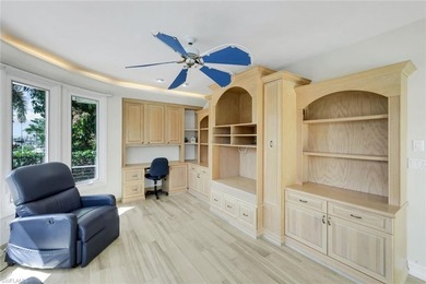 Discover an extraordinary waterfront retreat in Naples - photo 24