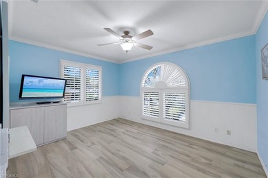 Discover an extraordinary waterfront retreat in Naples - photo 26