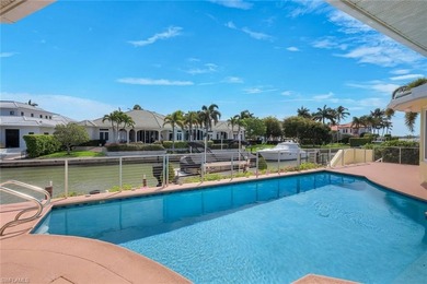 Discover an extraordinary waterfront retreat in Naples - photo 29