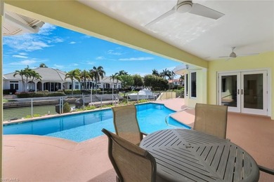 Discover an extraordinary waterfront retreat in Naples - photo 31