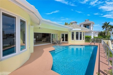 Discover an extraordinary waterfront retreat in Naples - photo 33