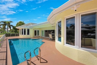 Discover an extraordinary waterfront retreat in Naples - photo 35