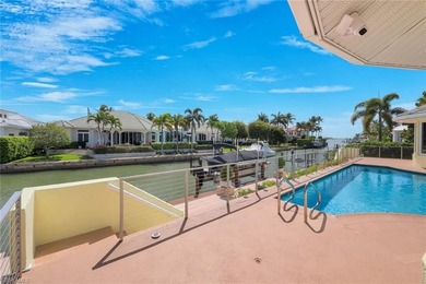 Discover an extraordinary waterfront retreat in Naples - photo 36