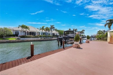 Discover an extraordinary waterfront retreat in Naples - photo 37