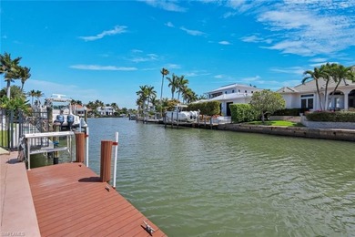 Discover an extraordinary waterfront retreat in Naples - photo 39