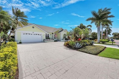 Discover an extraordinary waterfront retreat in Naples - photo 42
