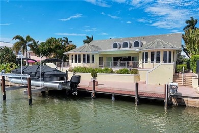 Discover an extraordinary waterfront retreat in Naples - photo 44