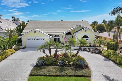 Discover an extraordinary waterfront retreat in Naples - photo 47