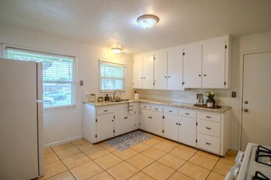 Welcome to this charming single-story home conveniently located - photo 8