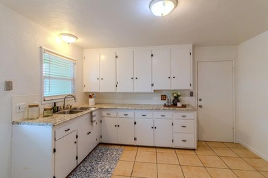 Welcome to this charming single-story home conveniently located - photo 9