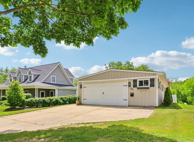 Gorgeous, move-in ready 3-Bed/2-Bath ranch with a full finished - photo 25