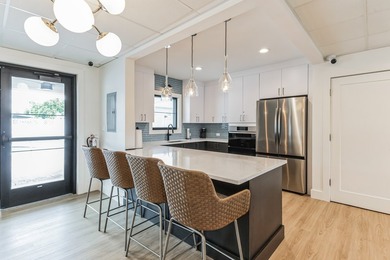 Welcome to your dream home! This thoughtfully renovated - photo 25