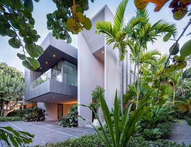 Featured on the cover of Luxe Magazine, this architect owned - photo 2