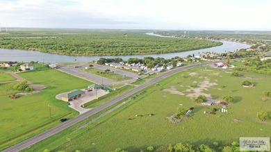 This property for sale features a combination of a carwash