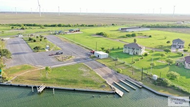 This property for sale features a combination of a carwash