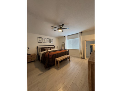 Beautifully renovated townhome in the desirable neighborhood of - photo 11