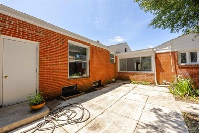 Turnkey and fully renovated! Welcome to 402 Rue Max St., a - photo 12