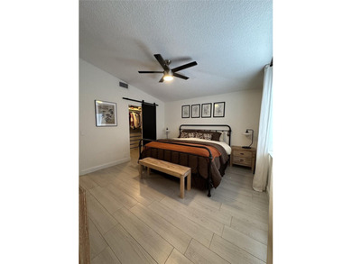 Beautifully renovated townhome in the desirable neighborhood of - photo 12
