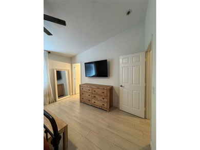Beautifully renovated townhome in the desirable neighborhood of - photo 13