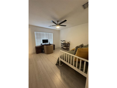 Beautifully renovated townhome in the desirable neighborhood of - photo 17